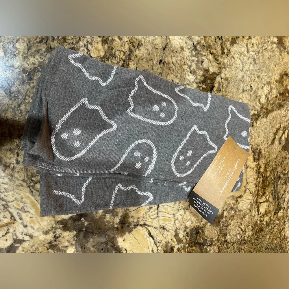Cupcakes and Cashmere charcoal infused pumpkins kitchen towel set - Brand new!